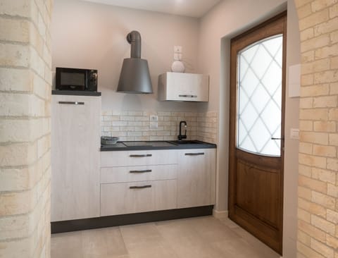 Deluxe Apartment, 1 Bedroom, Kitchen, Garden View (Uriel) | Private kitchen | Fridge, paper towels