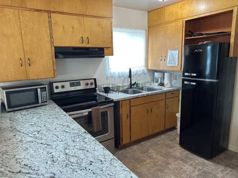 Single Room, 2 Queen Beds, Kitchen | Private kitchen | Fridge, microwave, coffee/tea maker