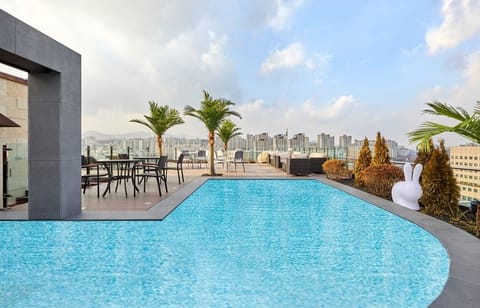Seasonal outdoor pool, open 9:30 AM to 10:00 PM, free cabanas