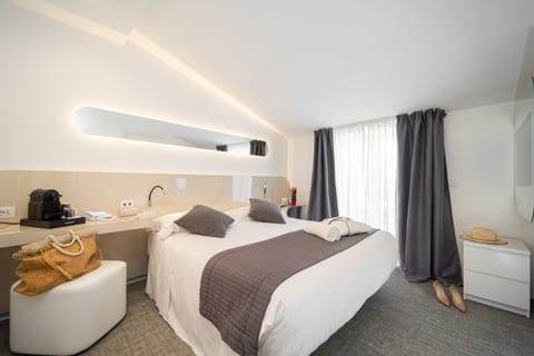 Deluxe Room, 1 King Bed, Balcony, Pool View | Premium bedding, in-room safe, desk, blackout drapes