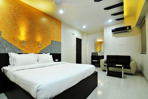 Club Room | Premium bedding, pillowtop beds, desk, WiFi (free)