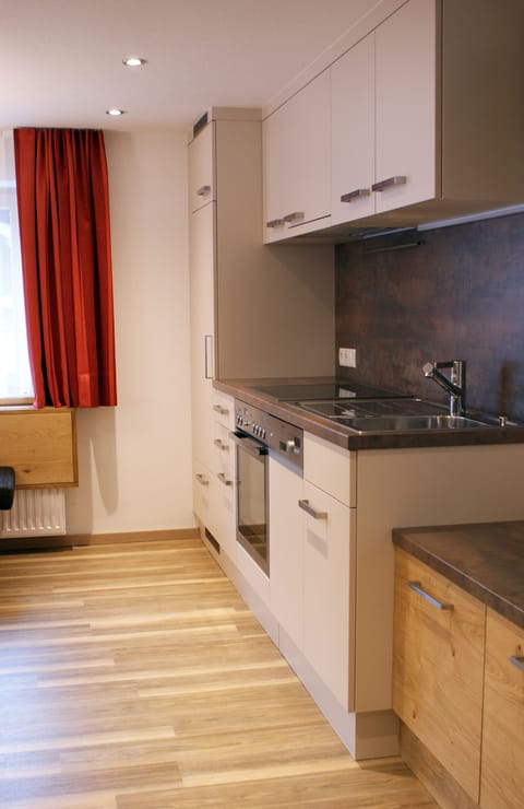 Apartment, 2 Bedrooms, Balcony | Private kitchen | Fridge, microwave, oven, stovetop