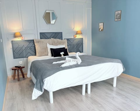 Suite (Joseph Marius Ramus) | 1 bedroom, individually decorated, individually furnished, desk