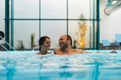 Indoor pool, sun loungers