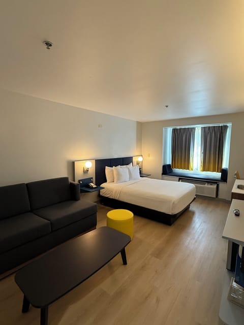 Suite, Accessible | Individually decorated, individually furnished, desk, laptop workspace