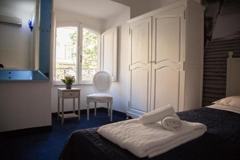 Superior Double Room | Desk, iron/ironing board, free WiFi