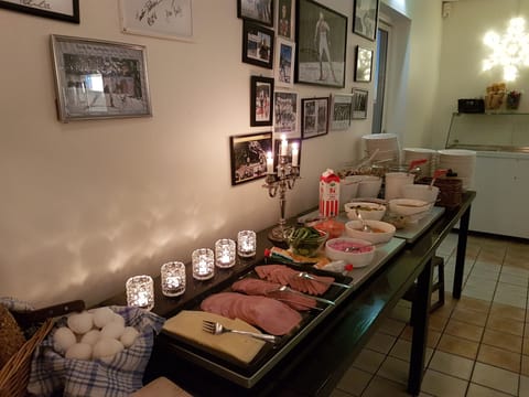 Daily buffet breakfast for a fee