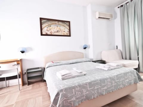 In-room safe, desk, iron/ironing board