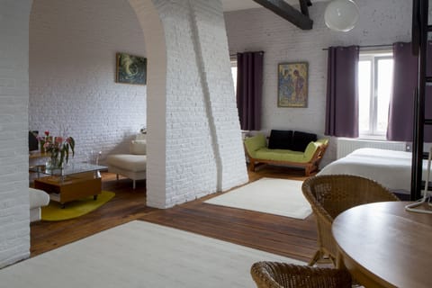 Suite, 3 Bedrooms | 3 bedrooms, individually decorated, travel crib, free WiFi