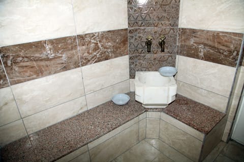 Apartment, 2 Bedrooms, Mountain View | Bathroom sink