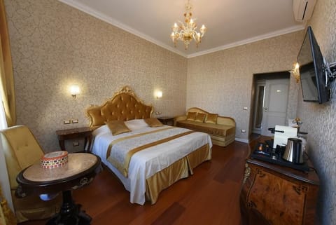 Luxury Triple Room, Non Smoking, Canal View | Down comforters, minibar, in-room safe, desk