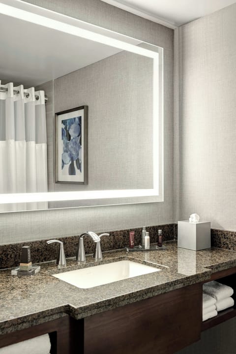 Combined shower/tub, designer toiletries, hair dryer, towels