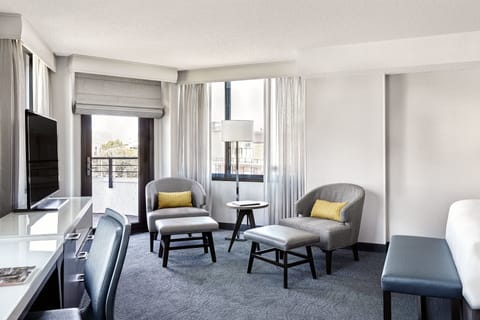 Junior Suite, 1 King Bed | Premium bedding, pillowtop beds, in-room safe, desk