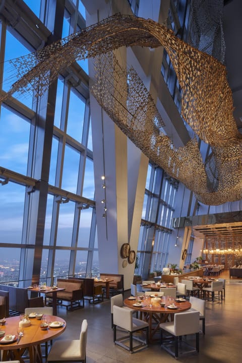 3 restaurants; breakfast, lunch, and dinner served