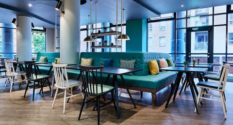 Breakfast, lunch and dinner served