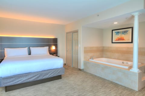 Standard Room, 1 King Bed, Jetted Tub | In-room safe, desk, laptop workspace, blackout drapes