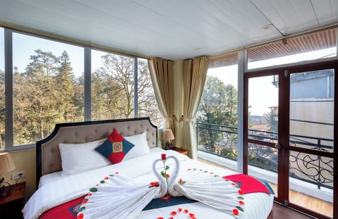 Suite, Balcony, Mountain View | Premium bedding, memory foam beds, blackout drapes, soundproofing