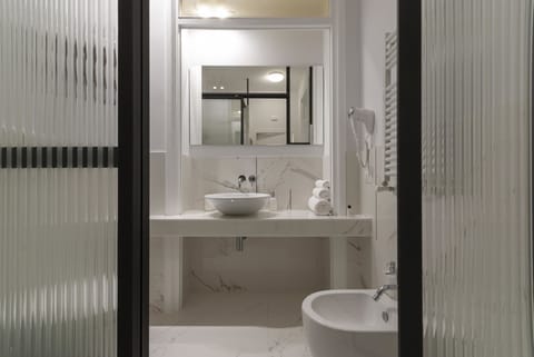 Superior Double or Twin Room | Bathroom | Shower, free toiletries, hair dryer, bathrobes