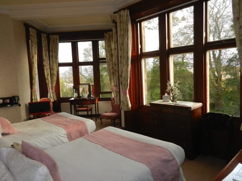 Standard Twin Room | Desk, free WiFi