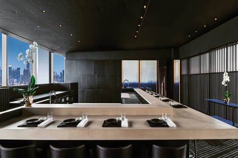 5 restaurants, breakfast, lunch, dinner served; Italian cuisine