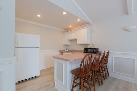 Executive Suite, 1 Bedroom, Kitchenette | Desk, iron/ironing board, free WiFi, wheelchair access