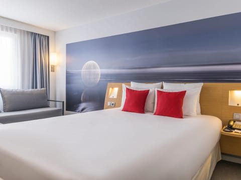 Classic Room, 1 Double Bed with Sofa bed | Premium bedding, in-room safe, desk, blackout drapes