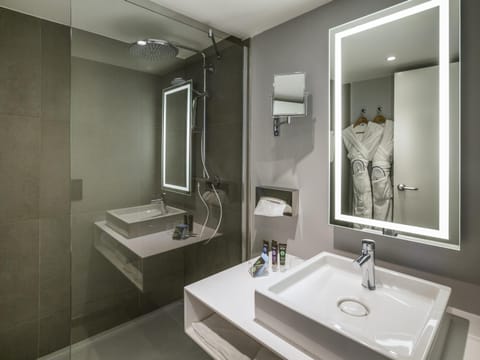 Executive Room, 1 Queen Bed with Sofa bed | Premium bedding, in-room safe, desk, blackout drapes