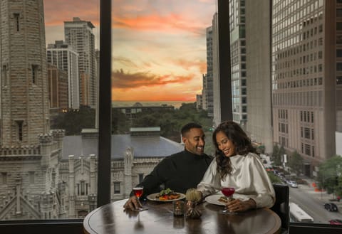 Breakfast, lunch, dinner served; American cuisine, alfresco dining 