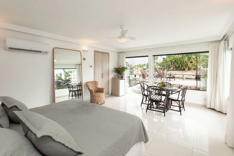 Presidential Suite | Minibar, in-room safe, individually decorated, desk