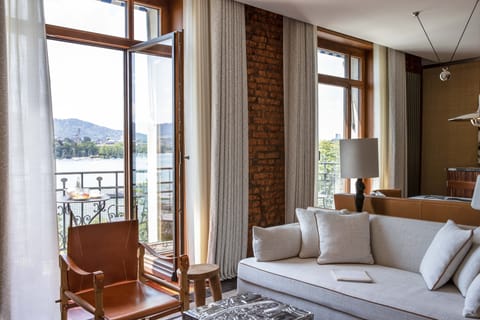 Eden Suite | Hypo-allergenic bedding, minibar, in-room safe, blackout drapes