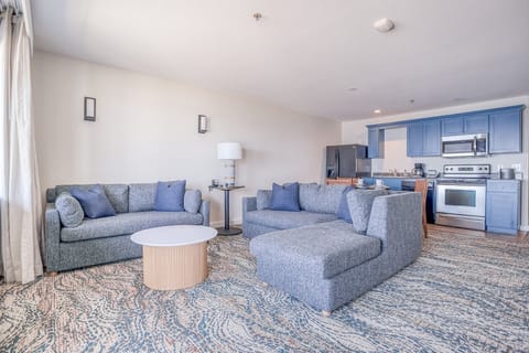 Suite (Bella) | Living area | 50-inch flat-screen TV with cable channels, TV, fireplace