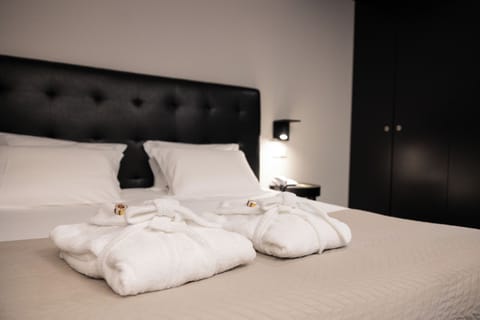 Double Room with Romantic Package | Minibar, in-room safe, soundproofing, free WiFi