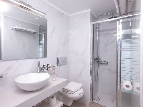 Studio | Bathroom | Free toiletries, hair dryer, bathrobes, slippers