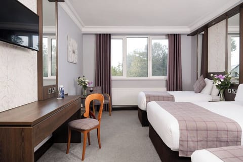 Family Room | Desk, laptop workspace, iron/ironing board, free WiFi