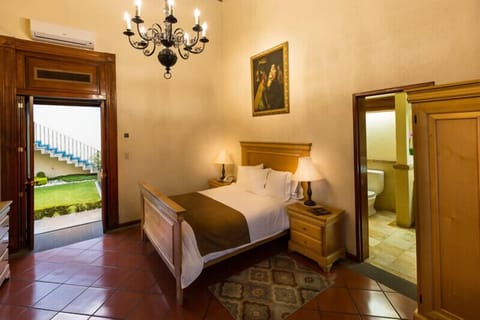 Velazquez | Garden view