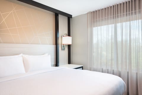 Premium bedding, in-room safe, desk, laptop workspace