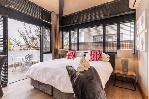 Luxury Apartment, 2 Bedrooms | 2 bedrooms, premium bedding, in-room safe, individually decorated