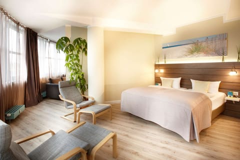 Suite, 2 Twin Beds, Bathtub | Hypo-allergenic bedding, laptop workspace, blackout drapes, free WiFi