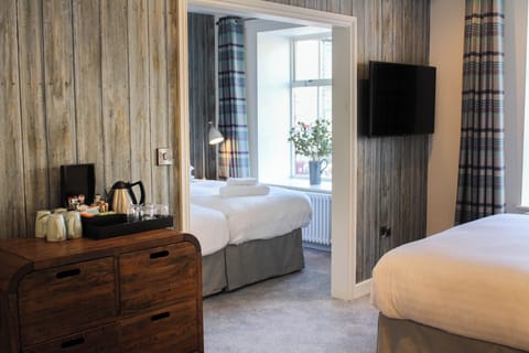 Family Quadruple Room, 2 Double Beds | Desk, free WiFi, bed sheets