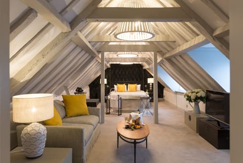 Suite, 1 Double Bed, Non Smoking | Iron/ironing board, free WiFi, bed sheets