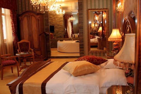 Presidential Suite | Premium bedding, minibar, in-room safe, desk