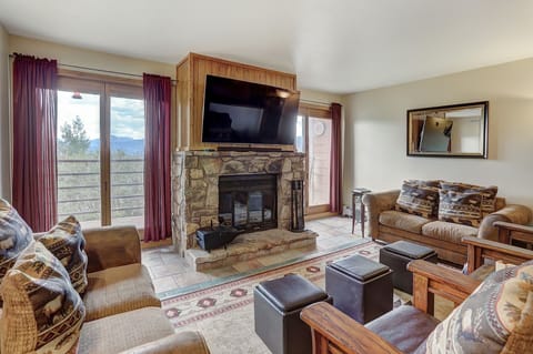 Condo, 2 Bedrooms | Living area
