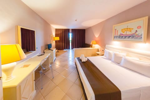 Family Room | In-room safe, desk, blackout drapes, free WiFi