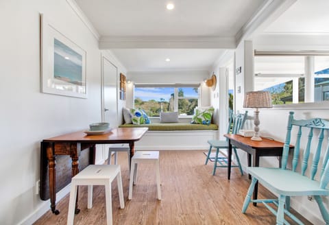 Cottage, 2 Bedrooms | In-room dining