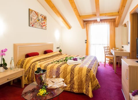 Superior Double Room | In-room safe, desk, soundproofing, travel crib