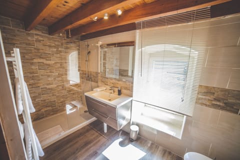 Chambre Le Pigeonnier | Bathroom