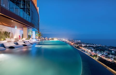2 outdoor pools, open 8:00 AM to 7:00 PM, sun loungers
