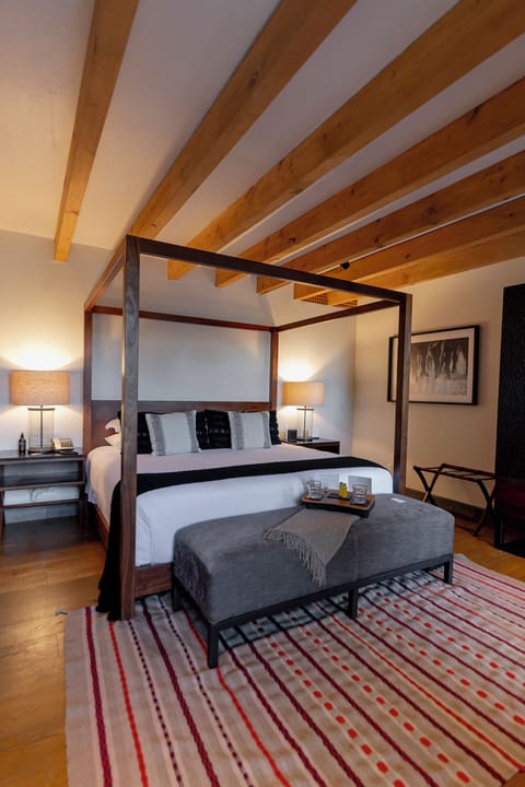 Suite 4 | Premium bedding, in-room safe, individually decorated