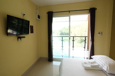 Standard Double Room - Lower Floor | Blackout drapes, free WiFi
