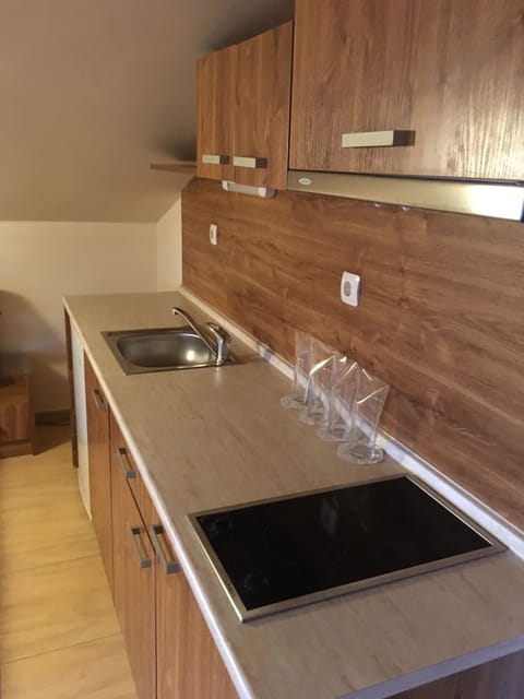 Standard Studio, Mountain View | Private kitchen | Electric kettle